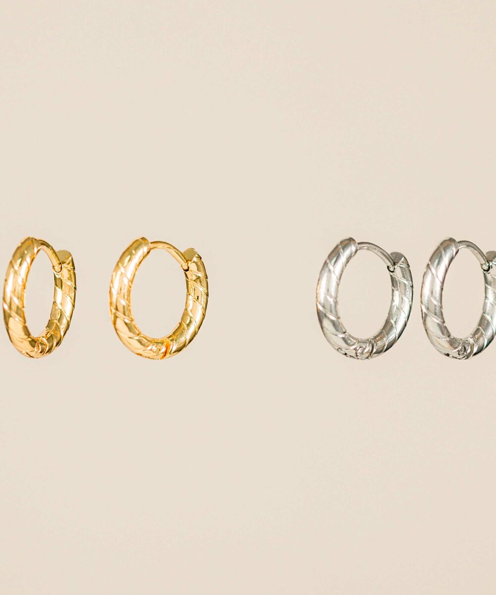 Si buscas un pendiente que combine moda y comodidad, no busques más, te traemos los Pendientes Aro Fontanilla. No querrás quitártelos.