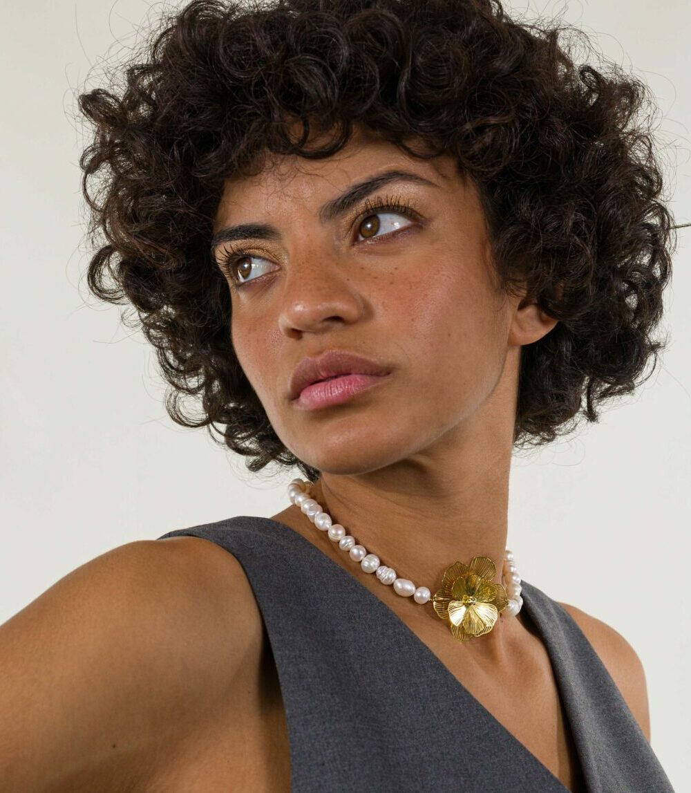 Alternative view of Choker Bosé