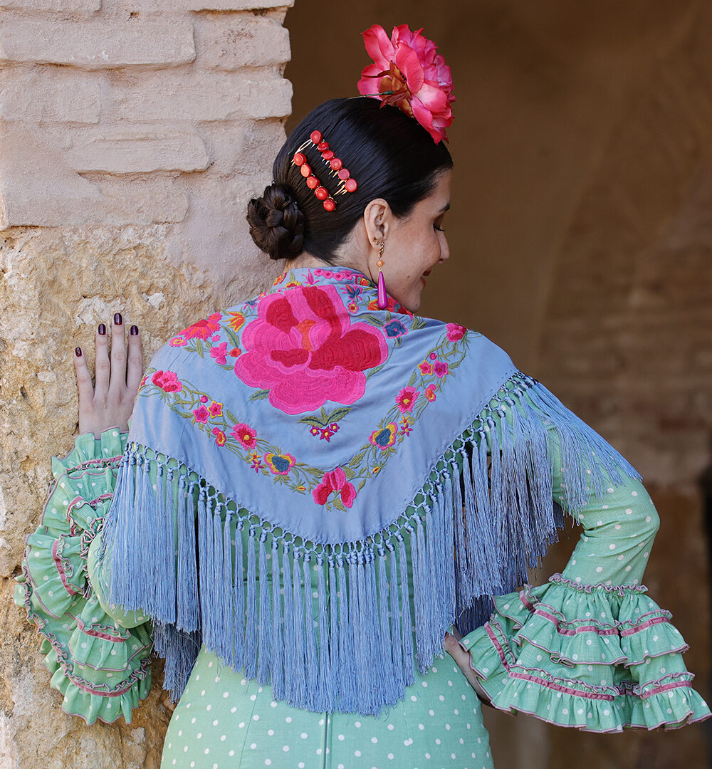 Aquí llega el complemento perfecto para arrasar en el real: ¡nuestro Peinecillo Corales Rojos planos de  Darwin Collection! Hazte con un par.