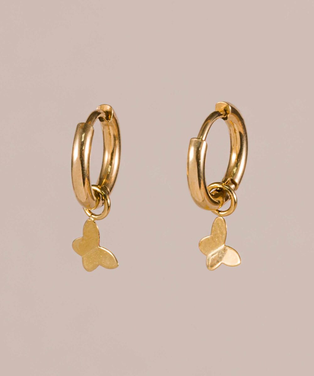 ¡Chicas, tenemos una novedad que no podrás resistir! ¡Los Pendientes aro Mariposa han llegado a Darwin Collection y te van a enamorar!