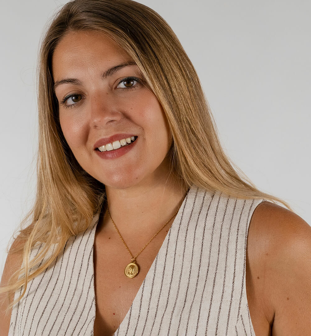 Alternative view of Cadena virgen niña