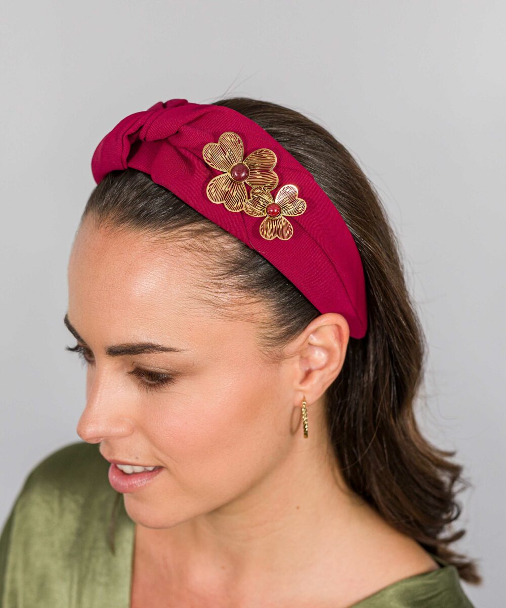 ¿Quieres ser la invitada perfecta en tu próximo evento? No lo dudes y dale ese toque especial con la Diadema para invitada Margot.