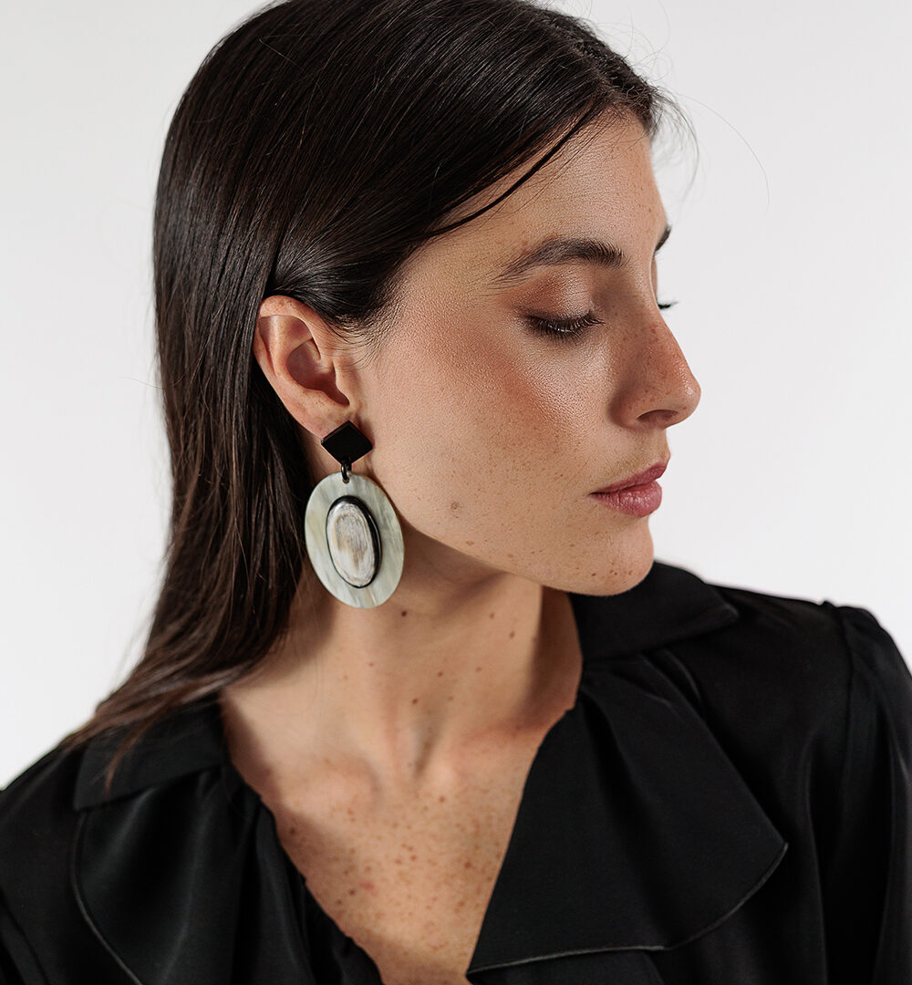 Alternative view of Pendientes Romina