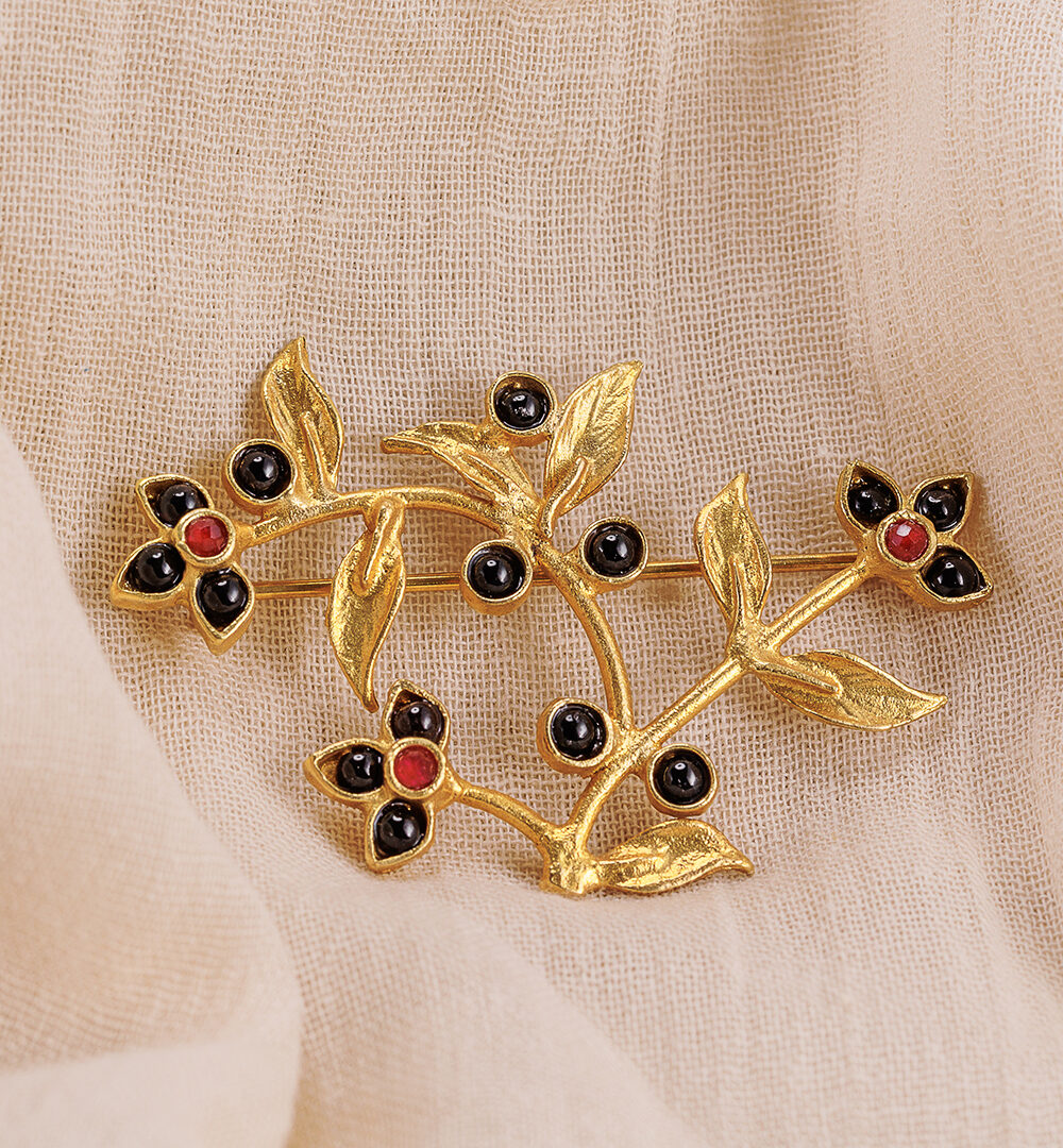 El Broche Ariana es el complemento ideal para lucir en ferias y romerías! Imagínatelo con uno de nuestros mantoncillos. ¡Quedarás espectacular!