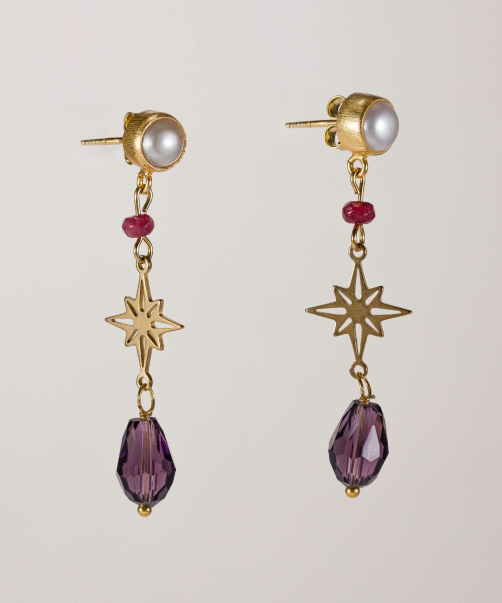 Los Pendientes Lavanda son el complemento ideal para aquellas invitadas o novias que buscan algo único, con ese toque de color sofisticado.