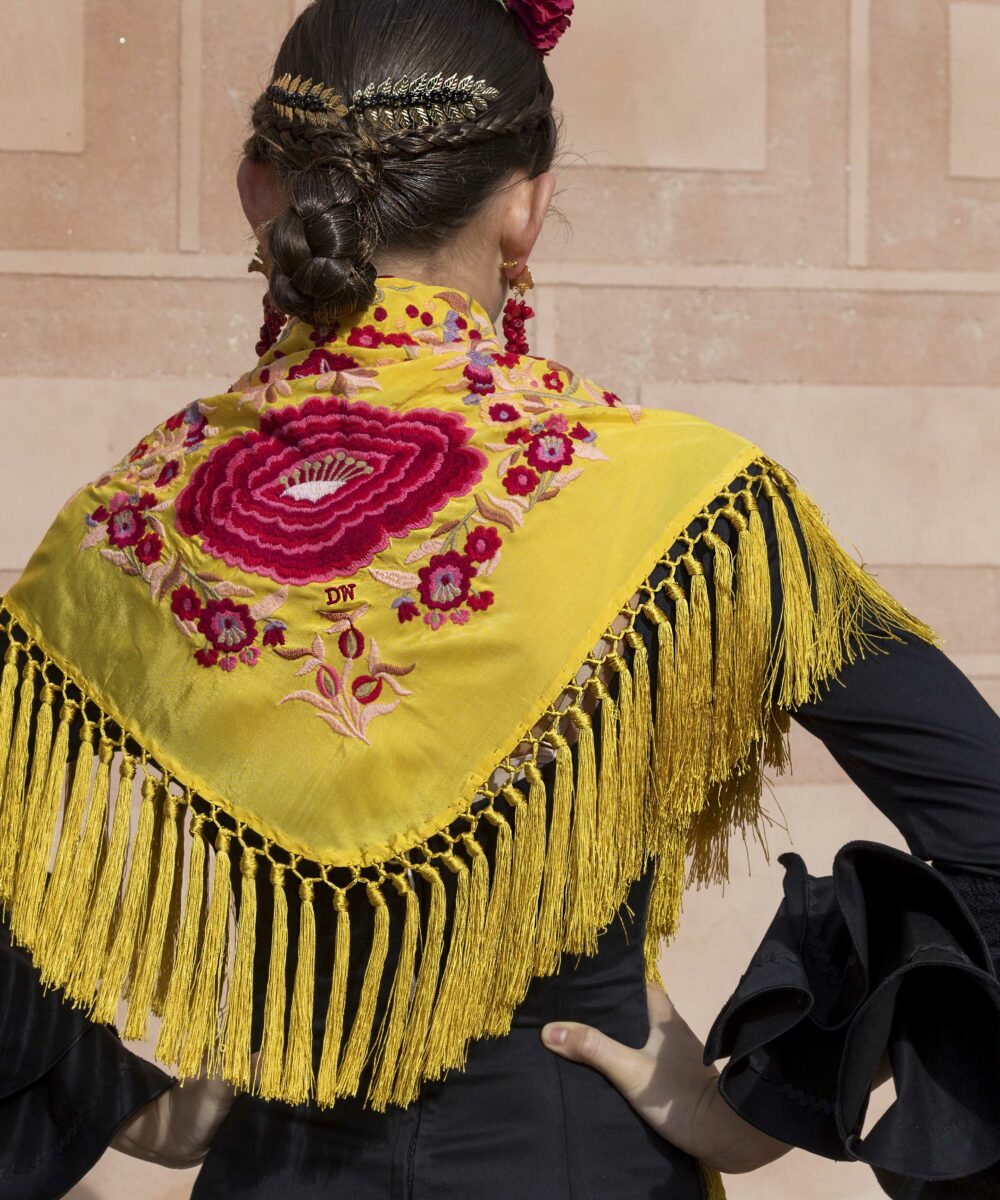 Alternative view of Mantoncillo Lola DW amarillo