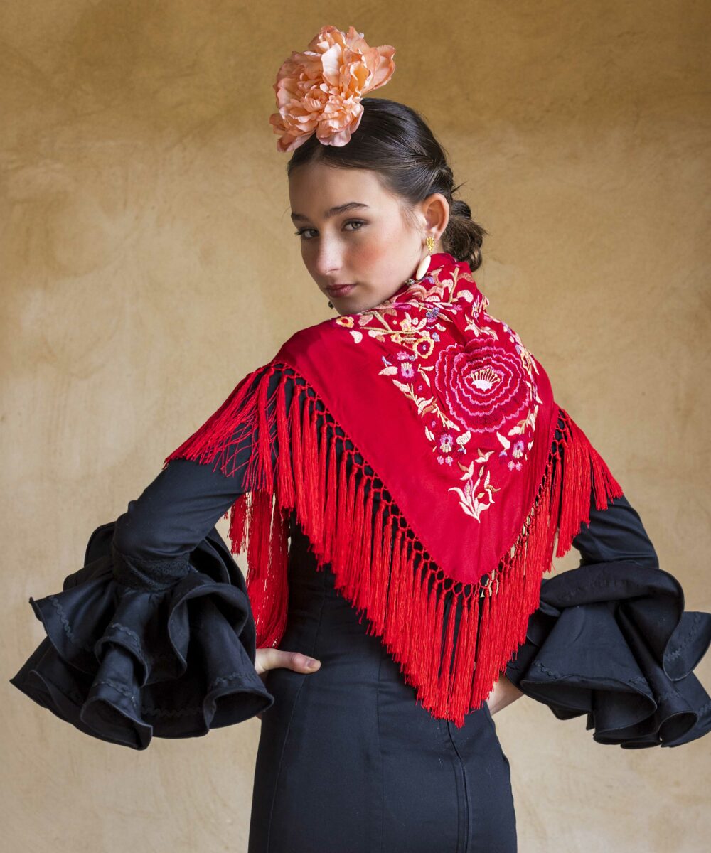 Alternative view of Mantoncillo Lola DW rojo