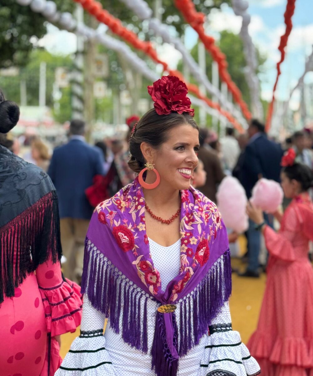 Alternative view of Mantoncillo Lola DW nazareno