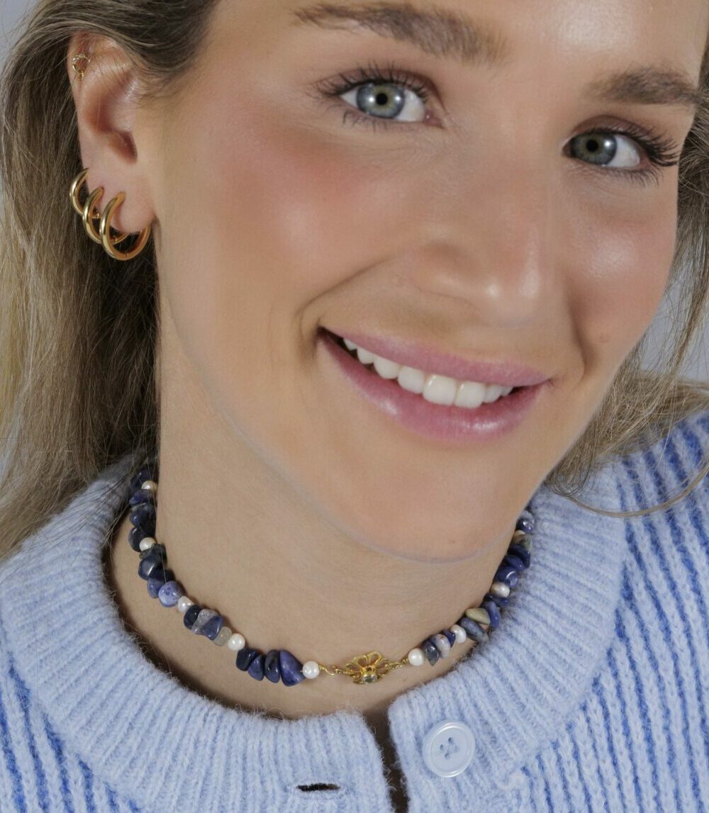 Alternative view of Choker Amina azul