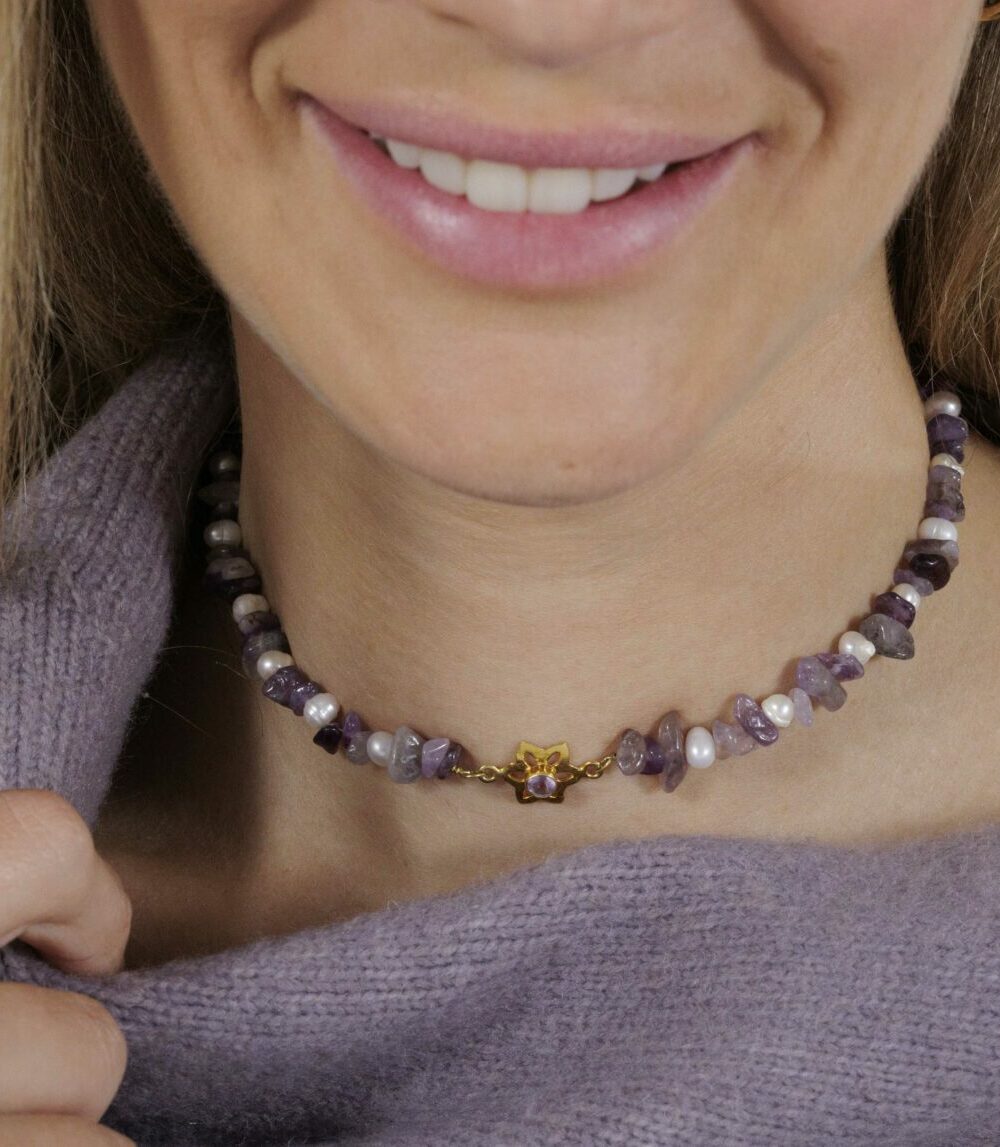 Alternative view of Choker Amina malva