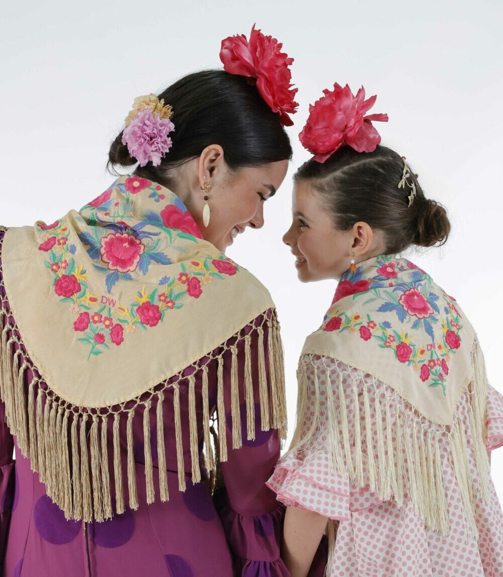 Mantoncillo niña Rosario beige