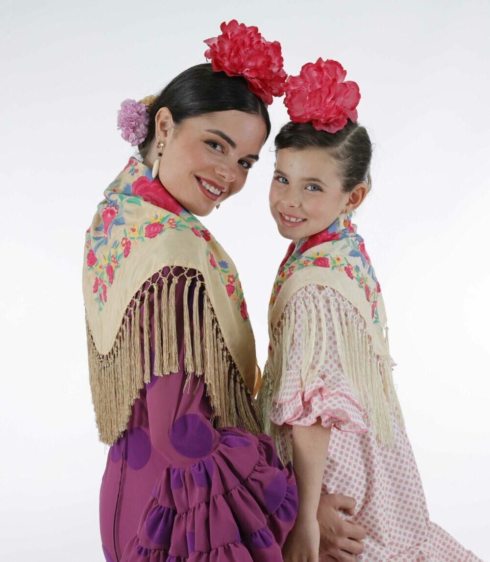 Mantoncillo niña Rosario beige