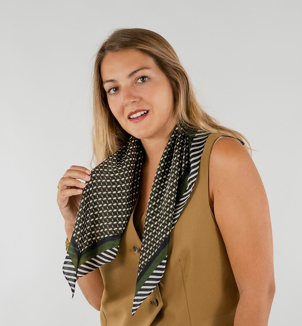 Alternative view of Pañuelo Francis